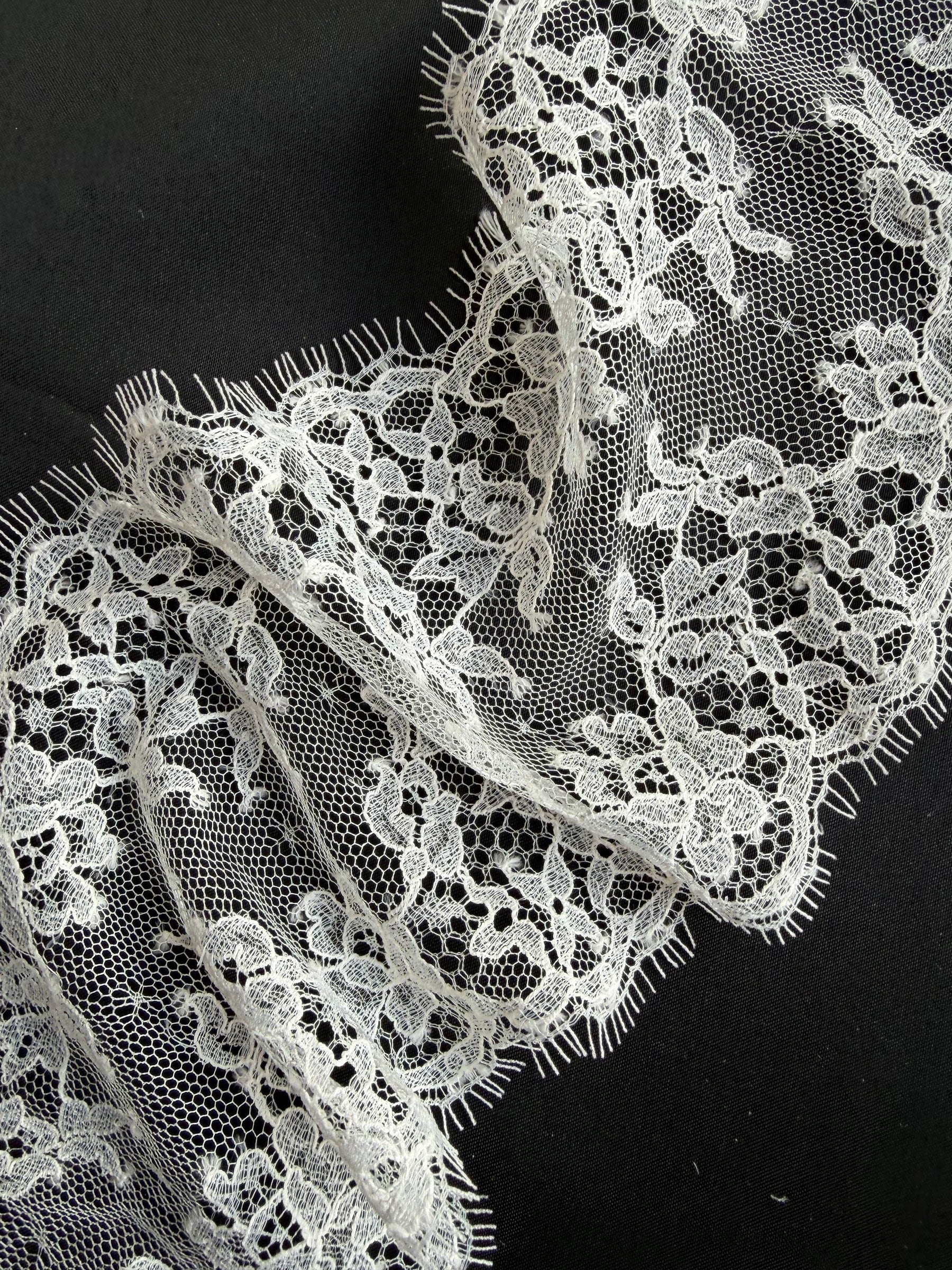 Dentelle Chantilly couleur ivoire pâle - Halston