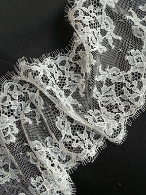 Dentelle Chantilly couleur ivoire pâle - Halston