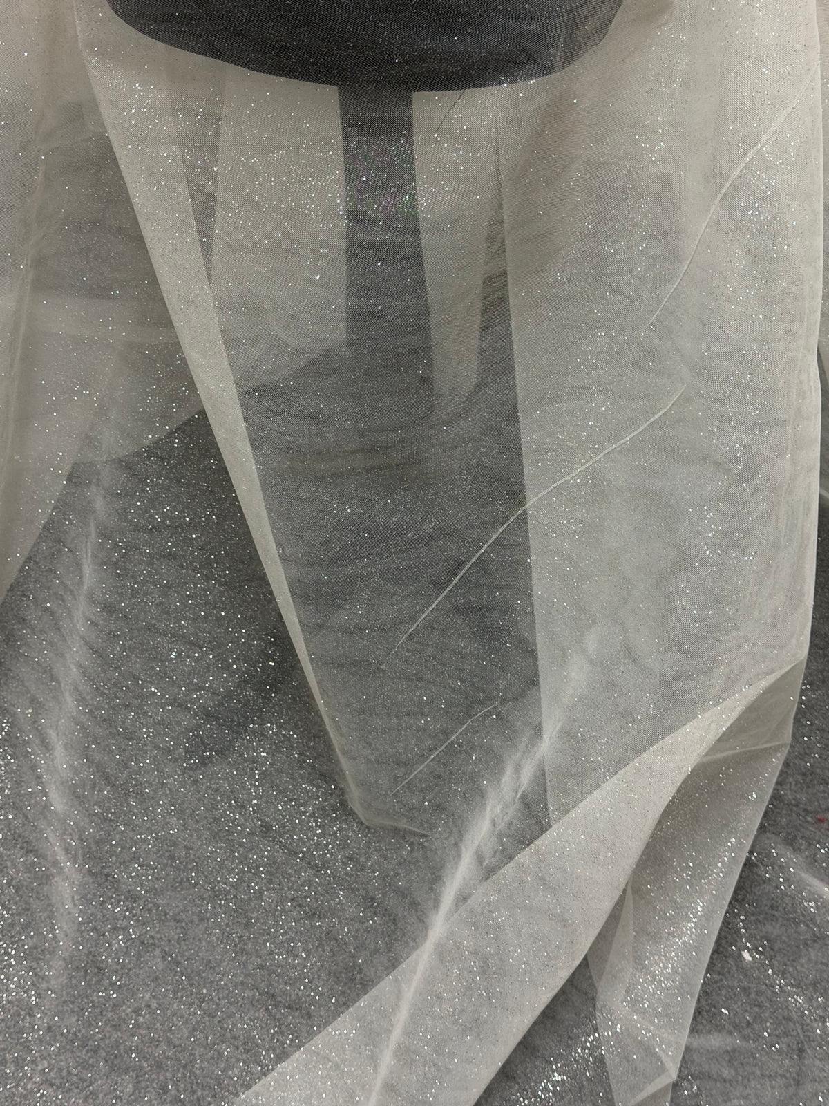 Tulle ivoire à paillettes argentées - P15