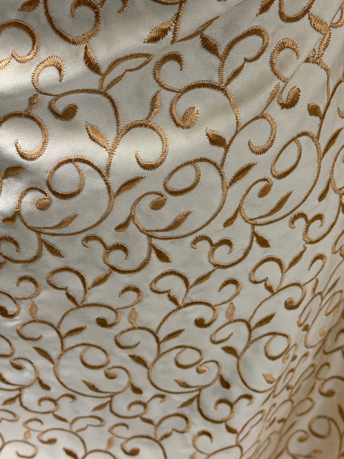 Satin Duchesse brodé or clair/or foncé - P476