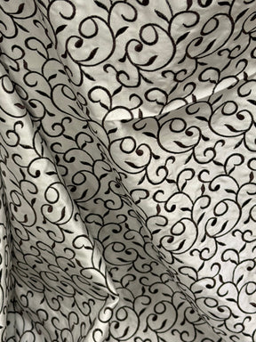 Satin duchesse brodé ivoire/chocolat - P476