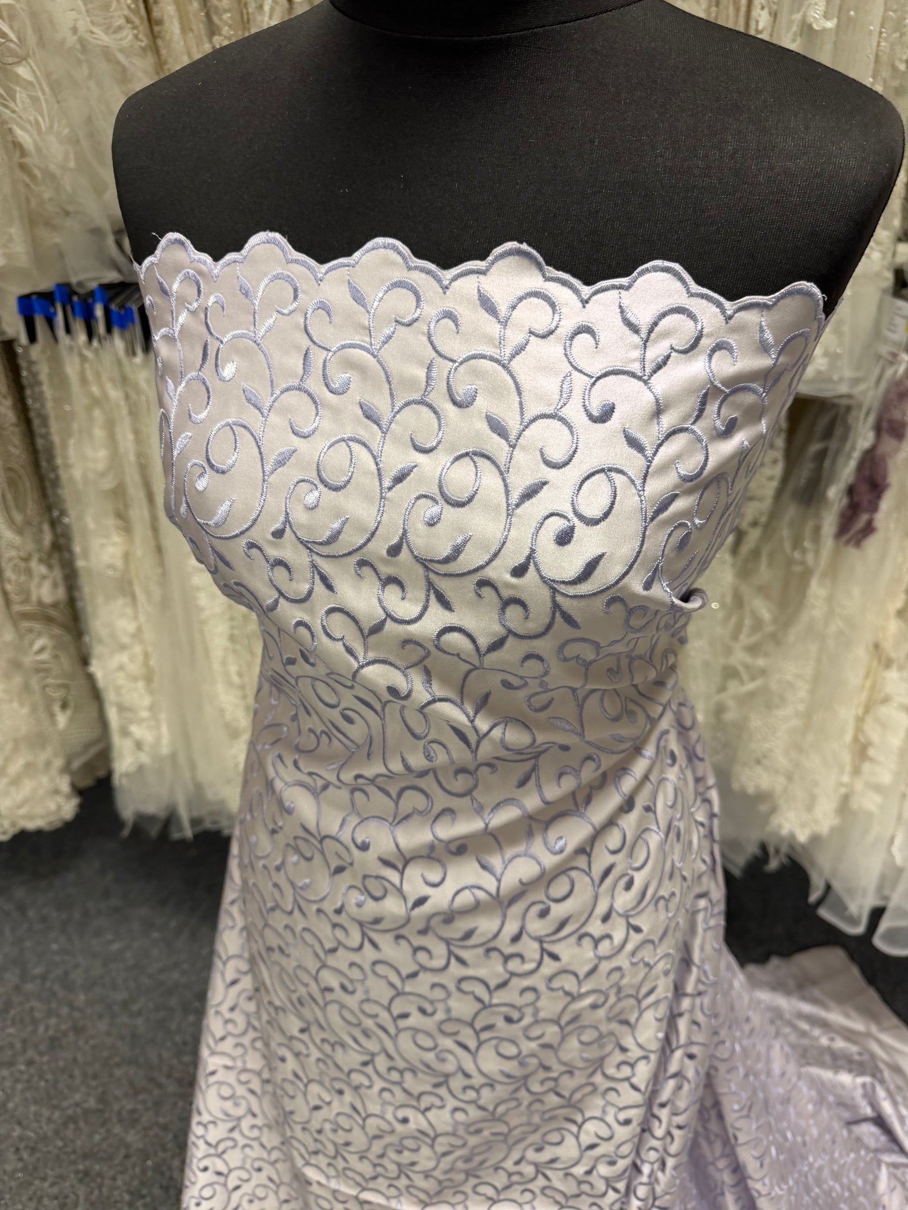 Satin Duchesse Brodé Lilas Pâle/Lilas - P476