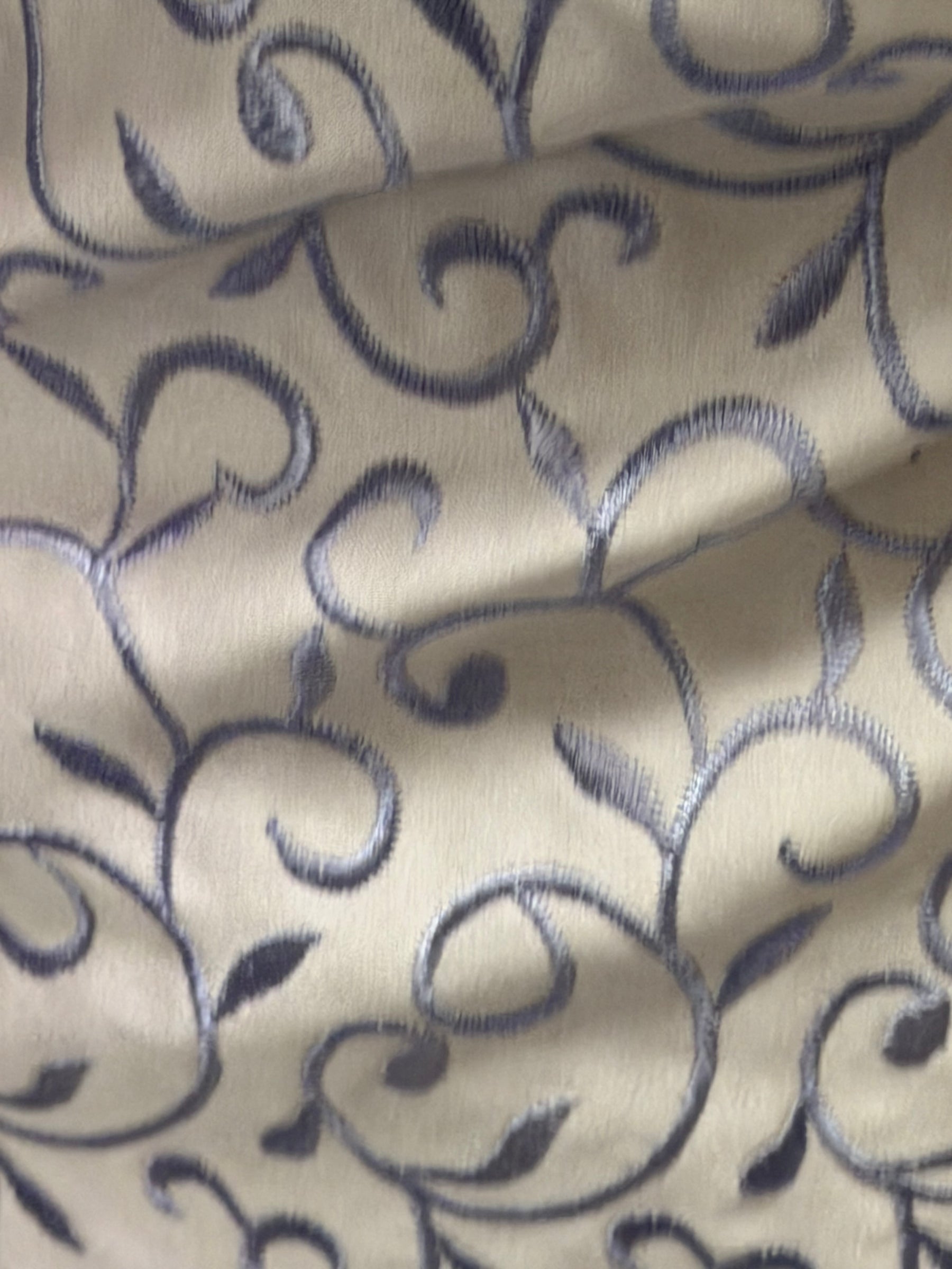 Satin Duchesse Brodé Lilas Pâle/Lilas - P476