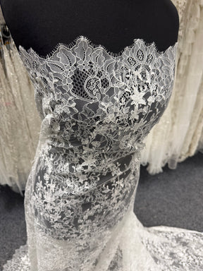 Dentelle brodée ivoire - P228