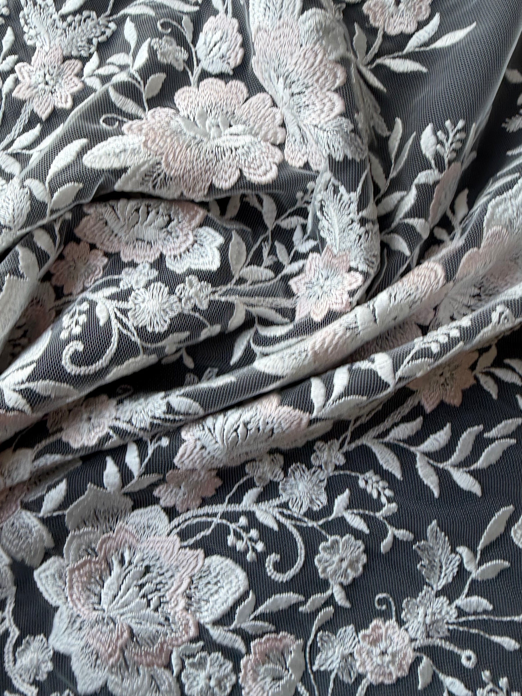Dentelle brodée ivoire et rose - EB5032