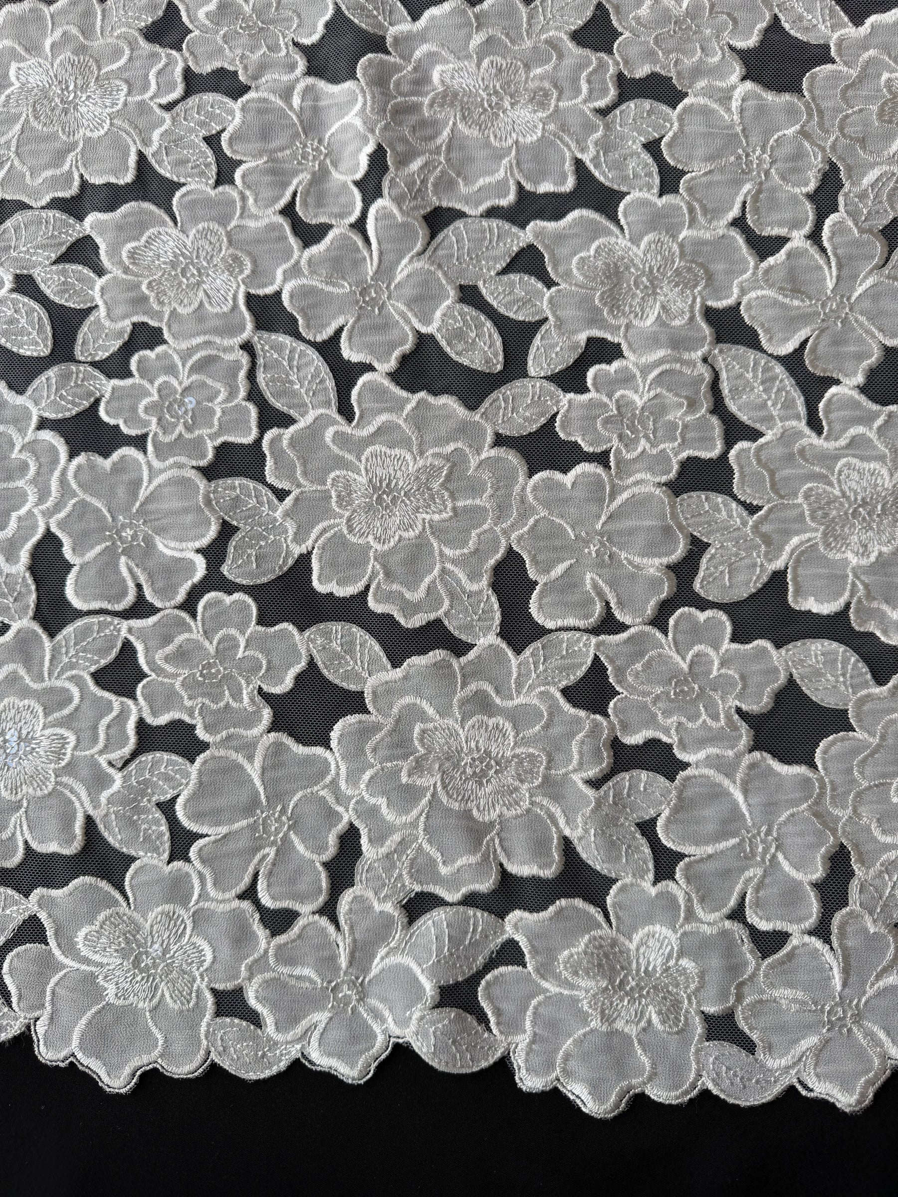 Tulle brodé de sequins ivoire - EB3003