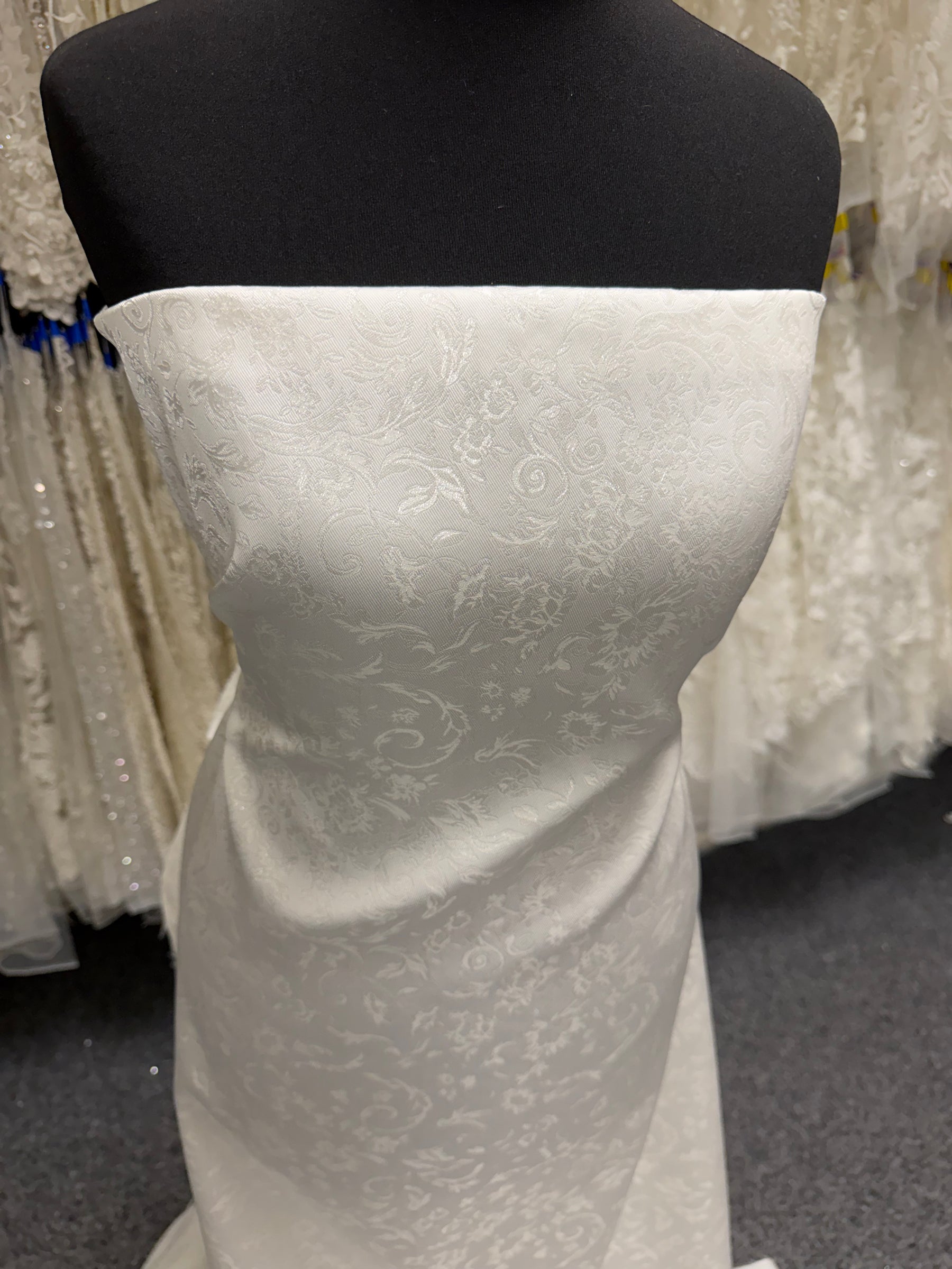 Brocade ivoire italien - P658