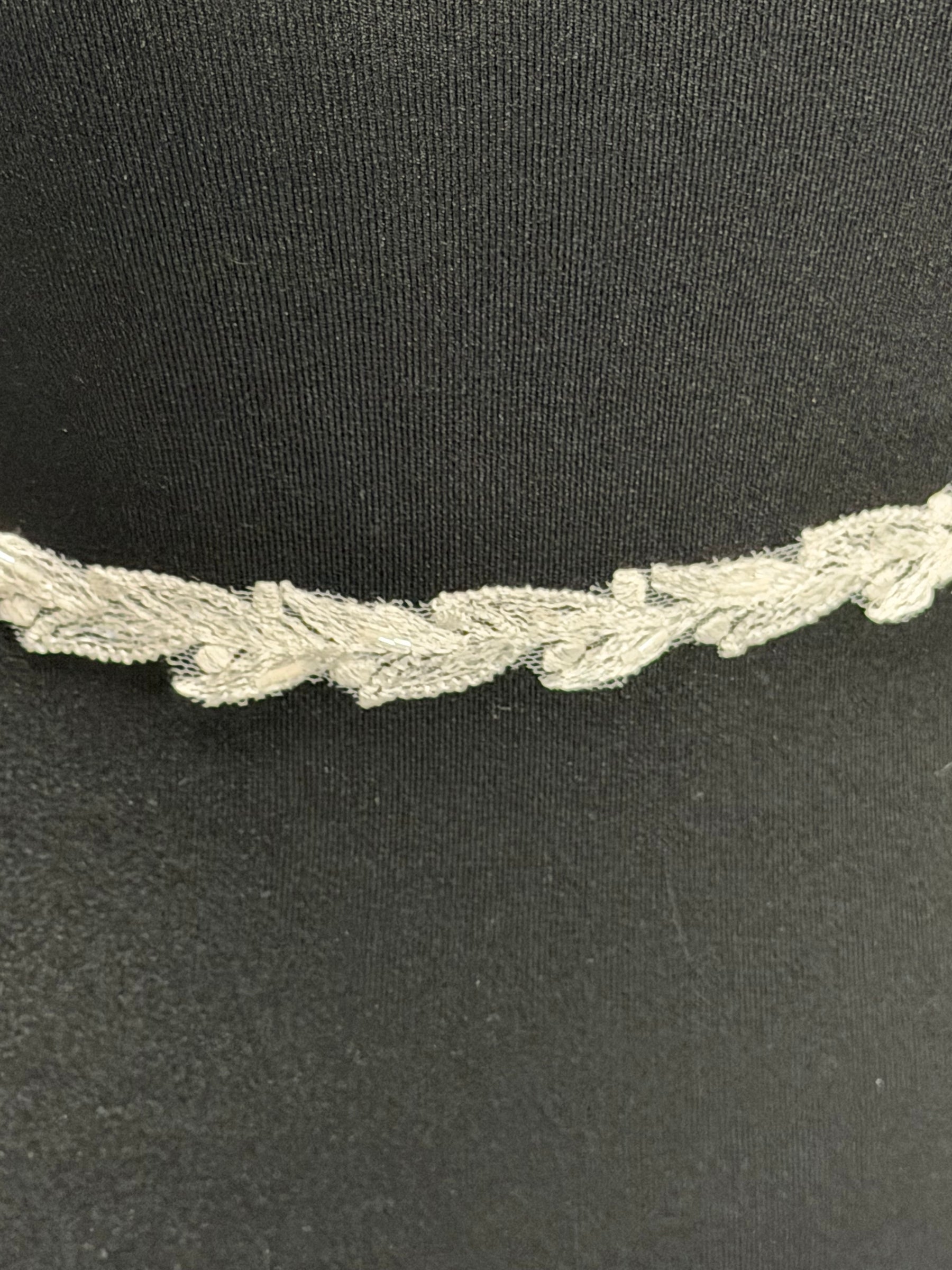 Galon en ivoire perles et paillettes - T930