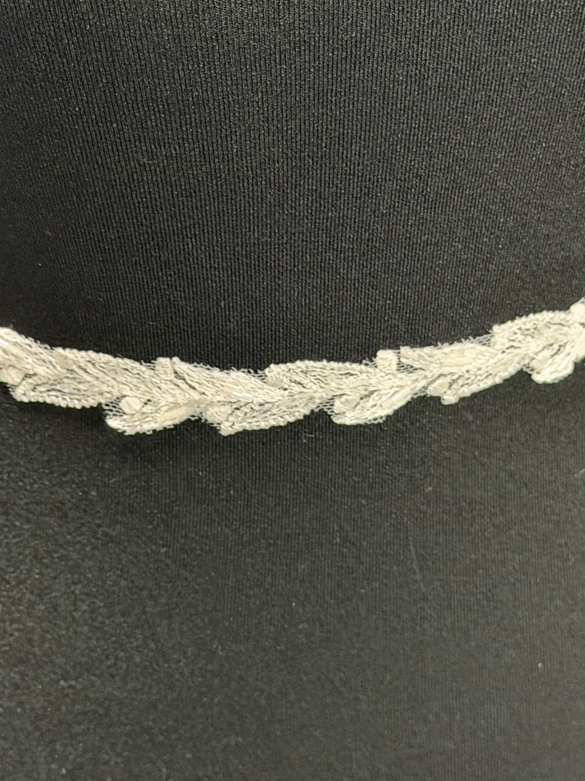 Galon en ivoire perles et paillettes - T930