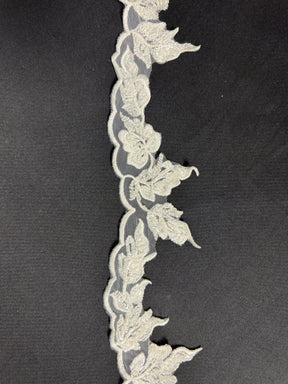 Bordure à perles et sequins ivoire - T928