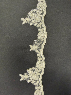 Bordure perlée ivoire/argent métallisé - T953