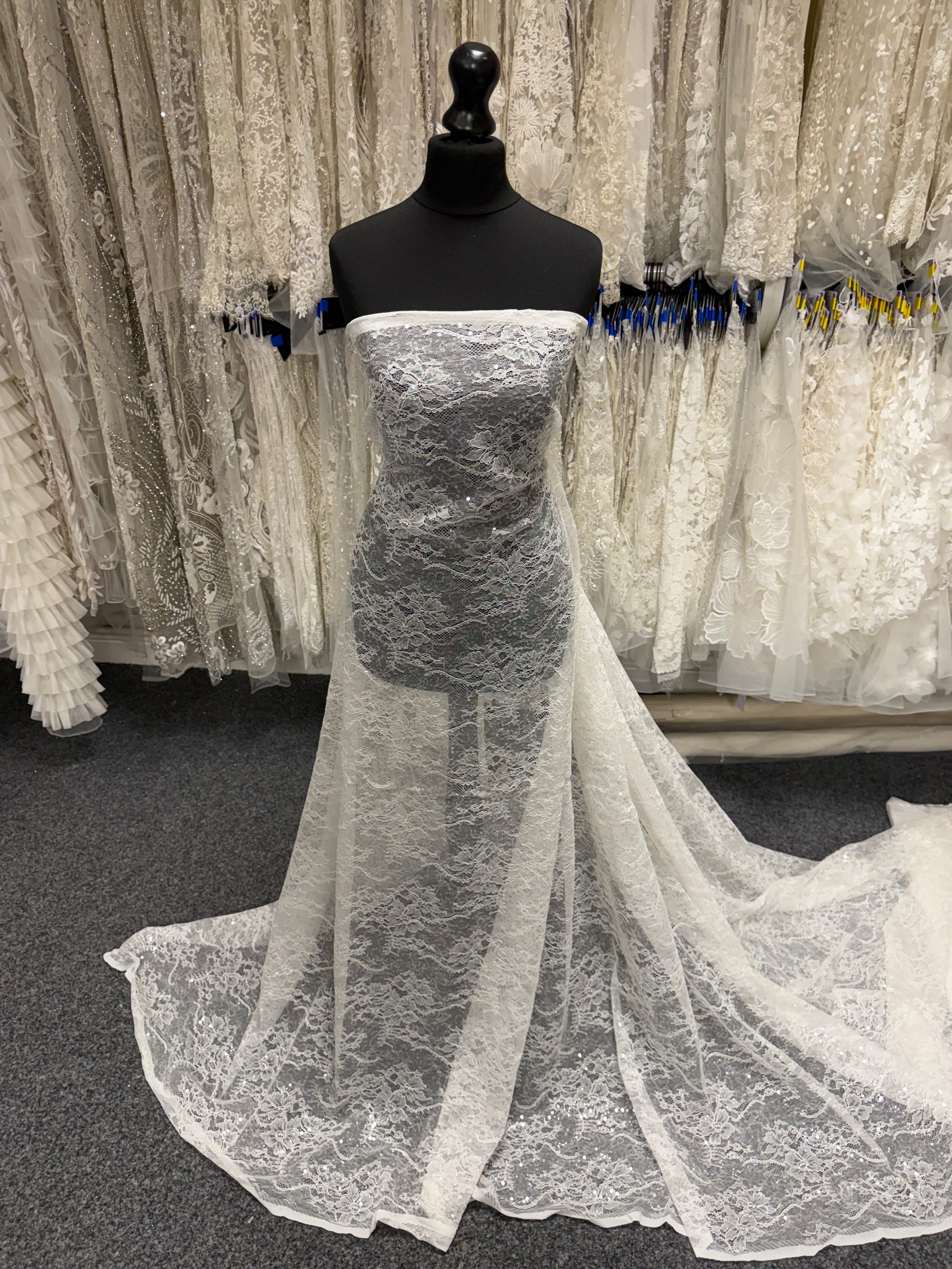 Dentelle à sequins ivoire - LB6003
