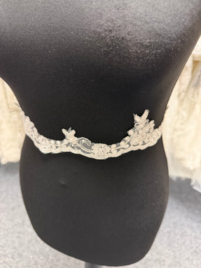 Bordure perlée ivoire/argent métallisé - T953