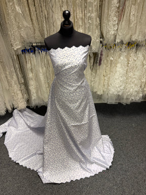 Satin duchesse brodé blanc/lilas - P476