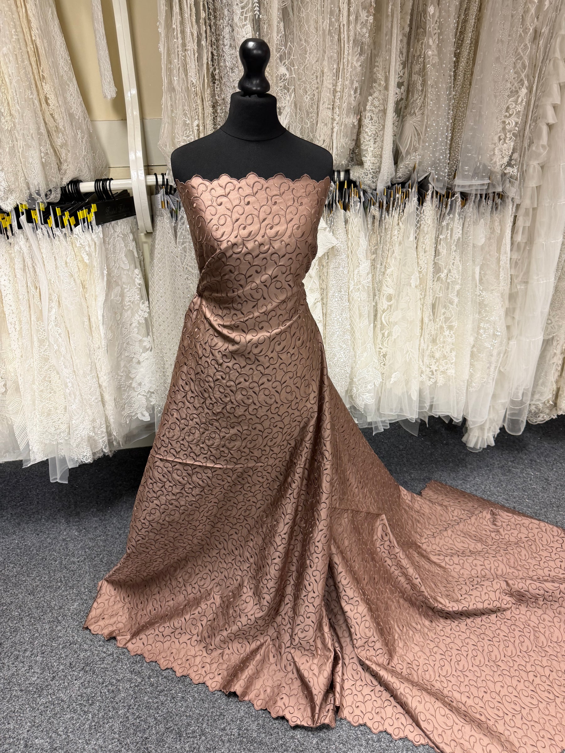 Satin Duchesse brodé Cacao Moyen - P476