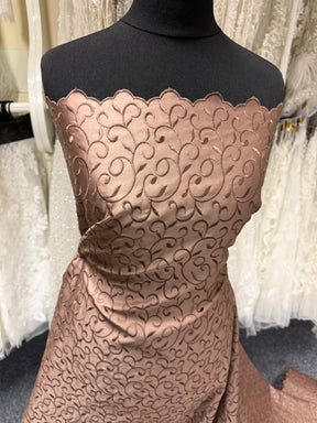 Satin Duchesse brodé Cacao Moyen - P476