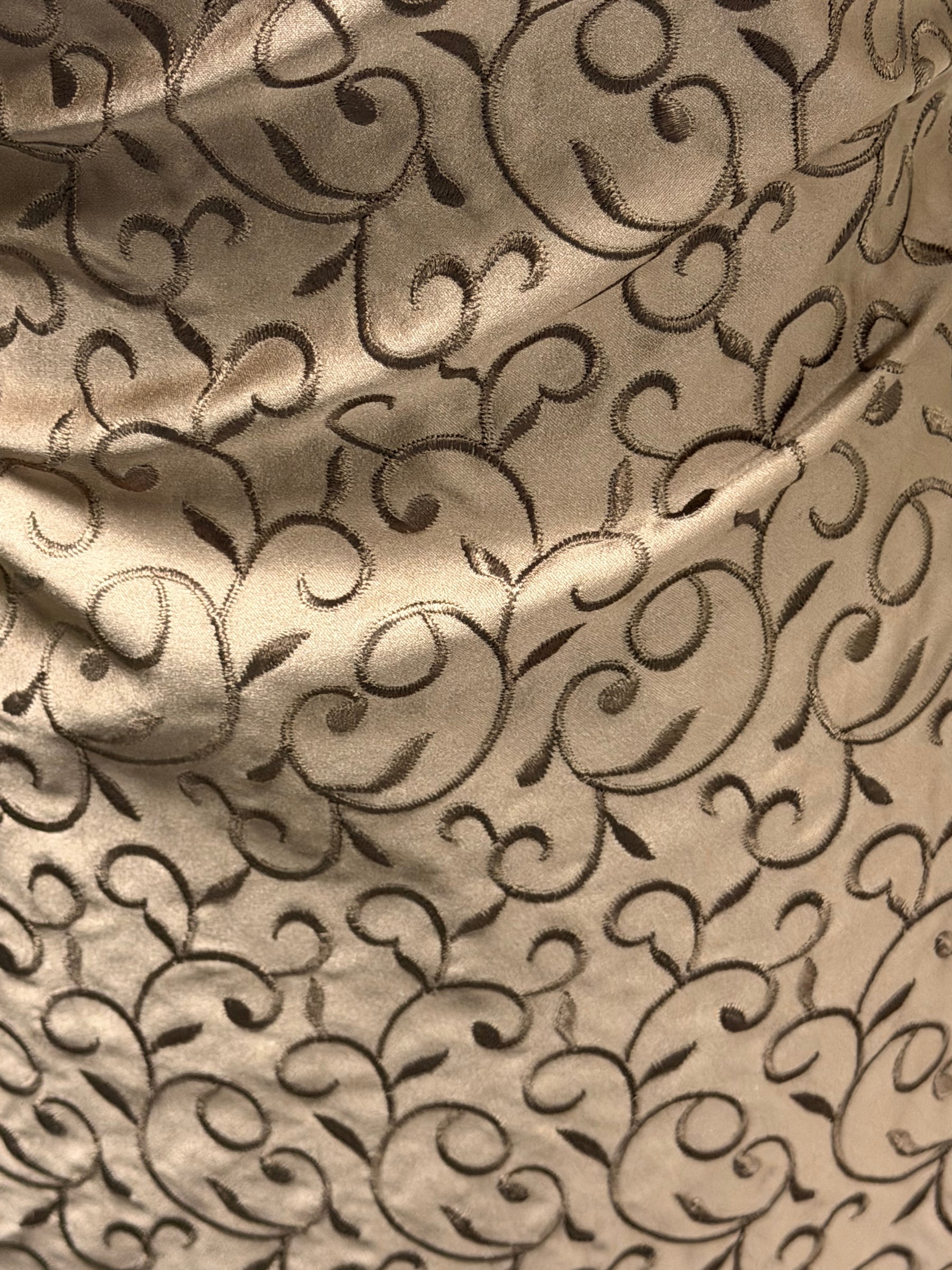 Satin Duchesse brodé Cacao Moyen - P476