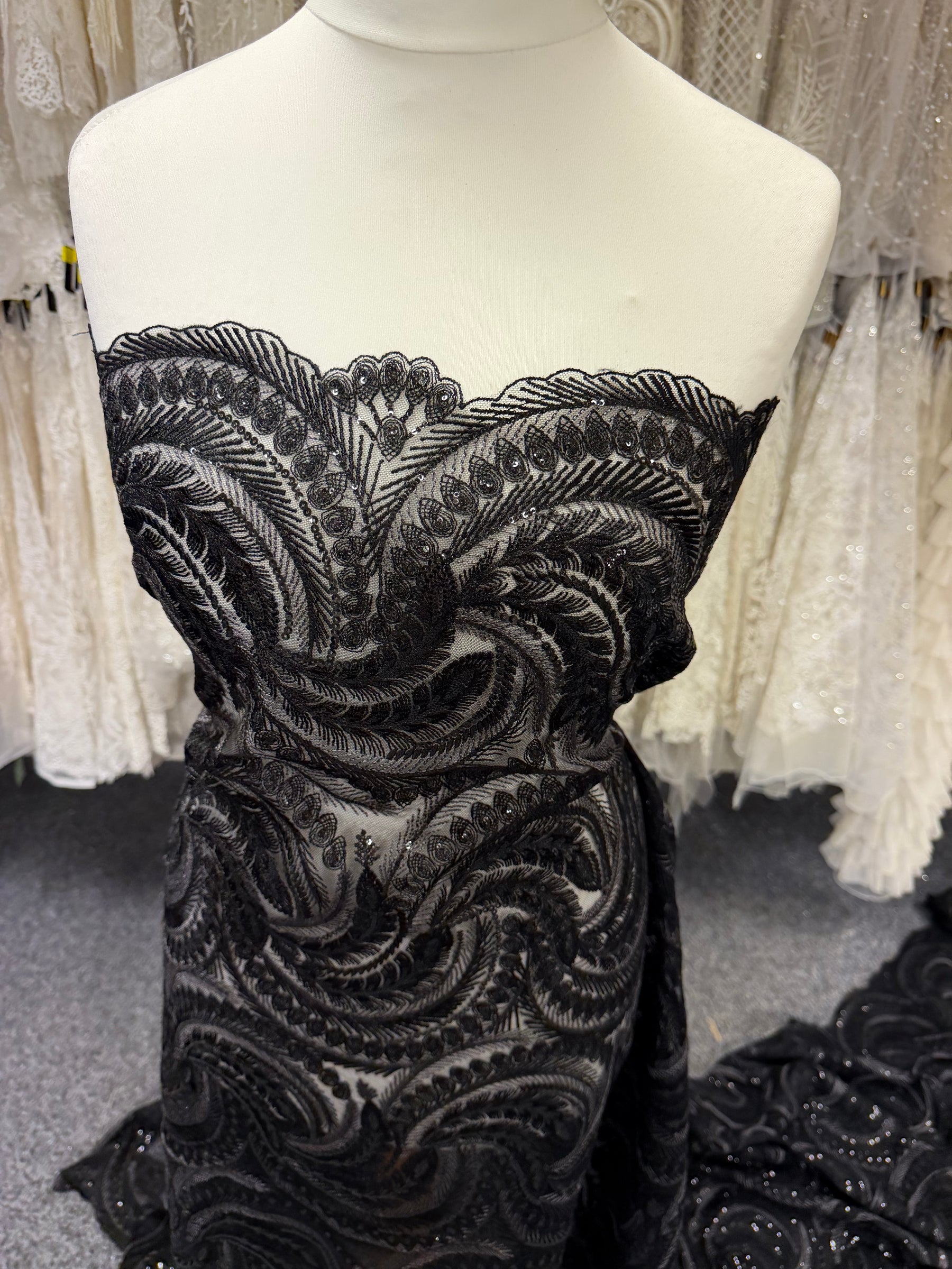 Dentelle à paillettes noires - EB3048