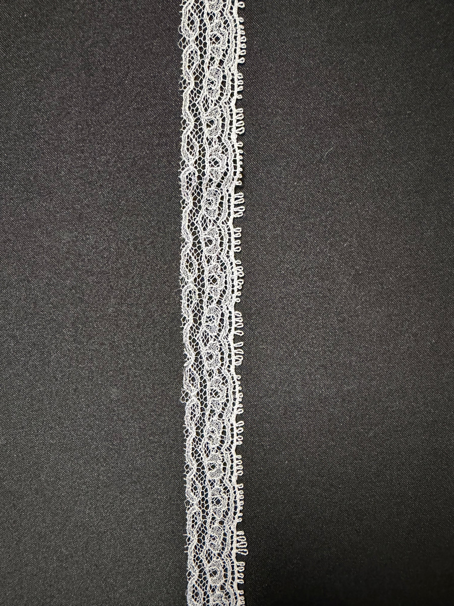 Dentelle festonnée française blanche - T923