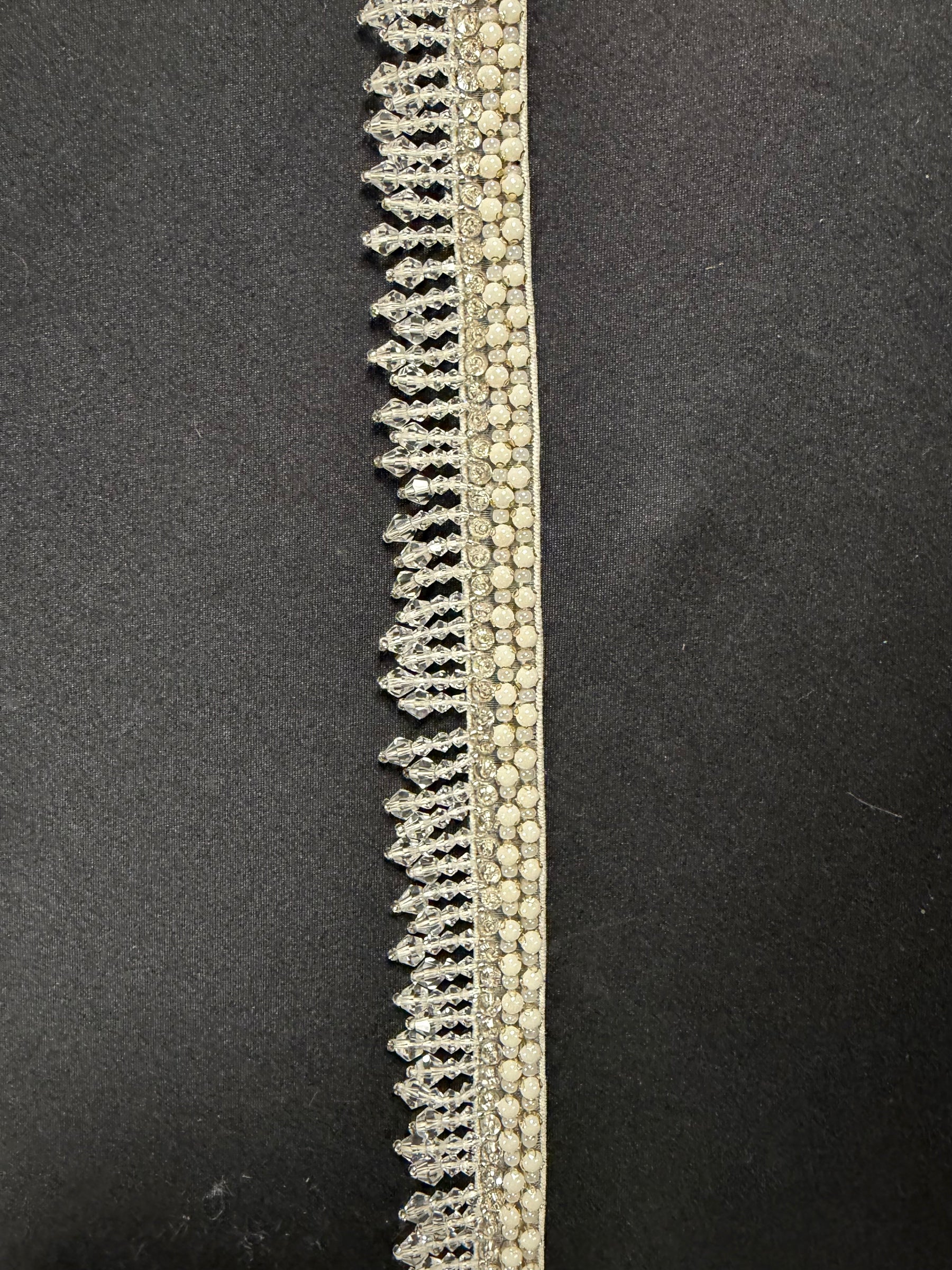 Bordure perlée en cristal ivoire et argent - T823