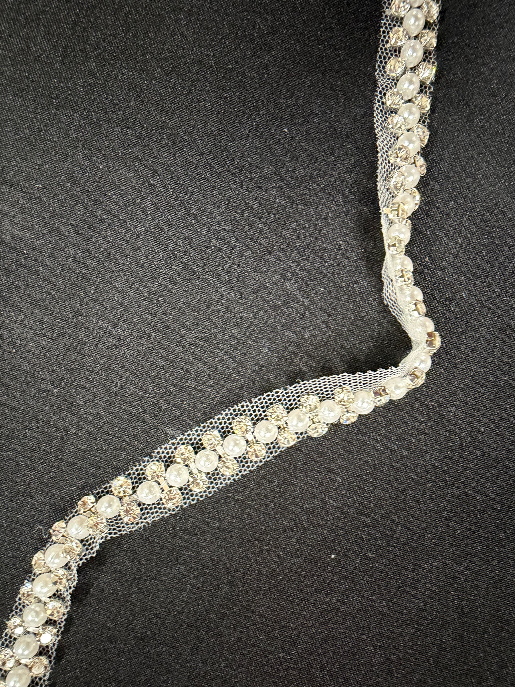 Bordure cristal et perle - T822