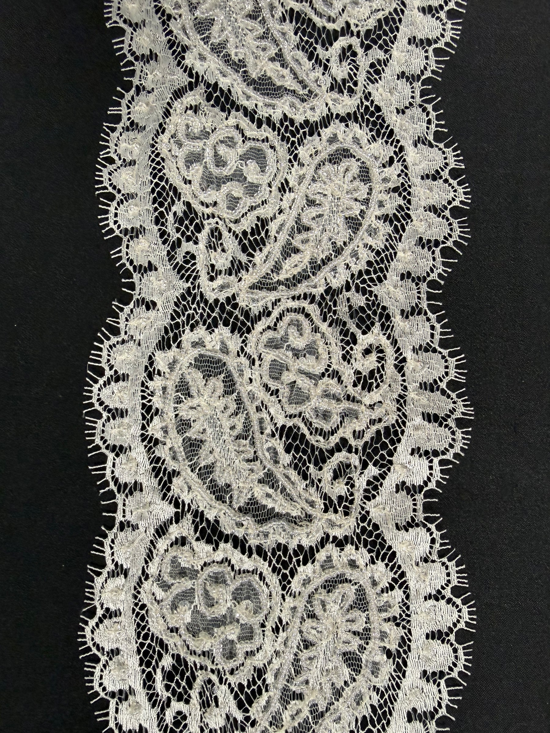 Bordure en perles et sequins ivoire - T921