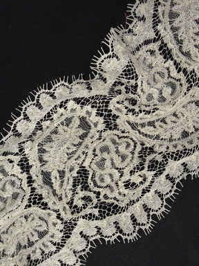 Bordure en perles et sequins ivoire - T921