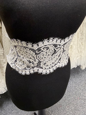 Bordure en perles et sequins ivoire - T921