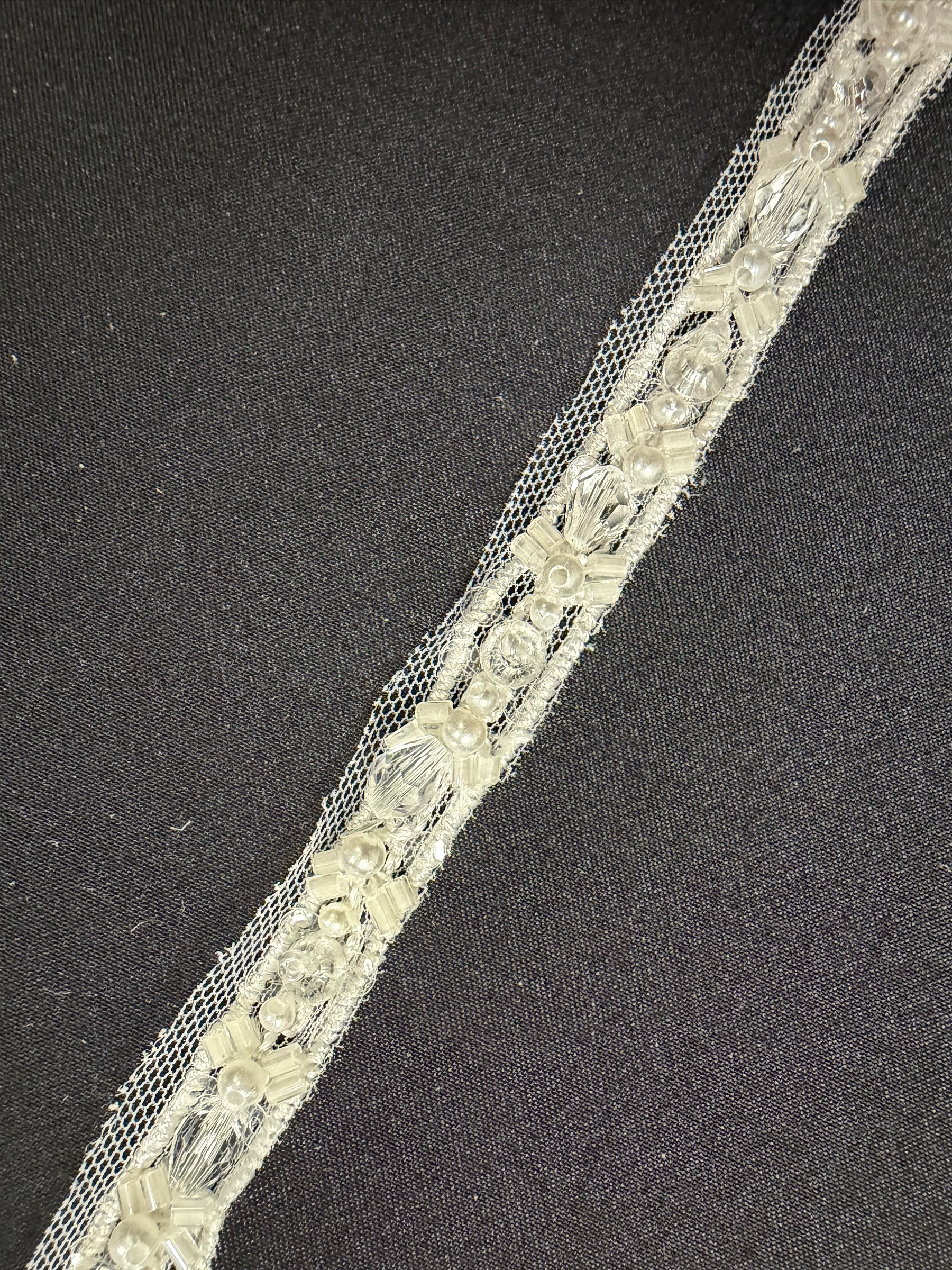 Bordure à perles et sequins ivoire/transparent - T956