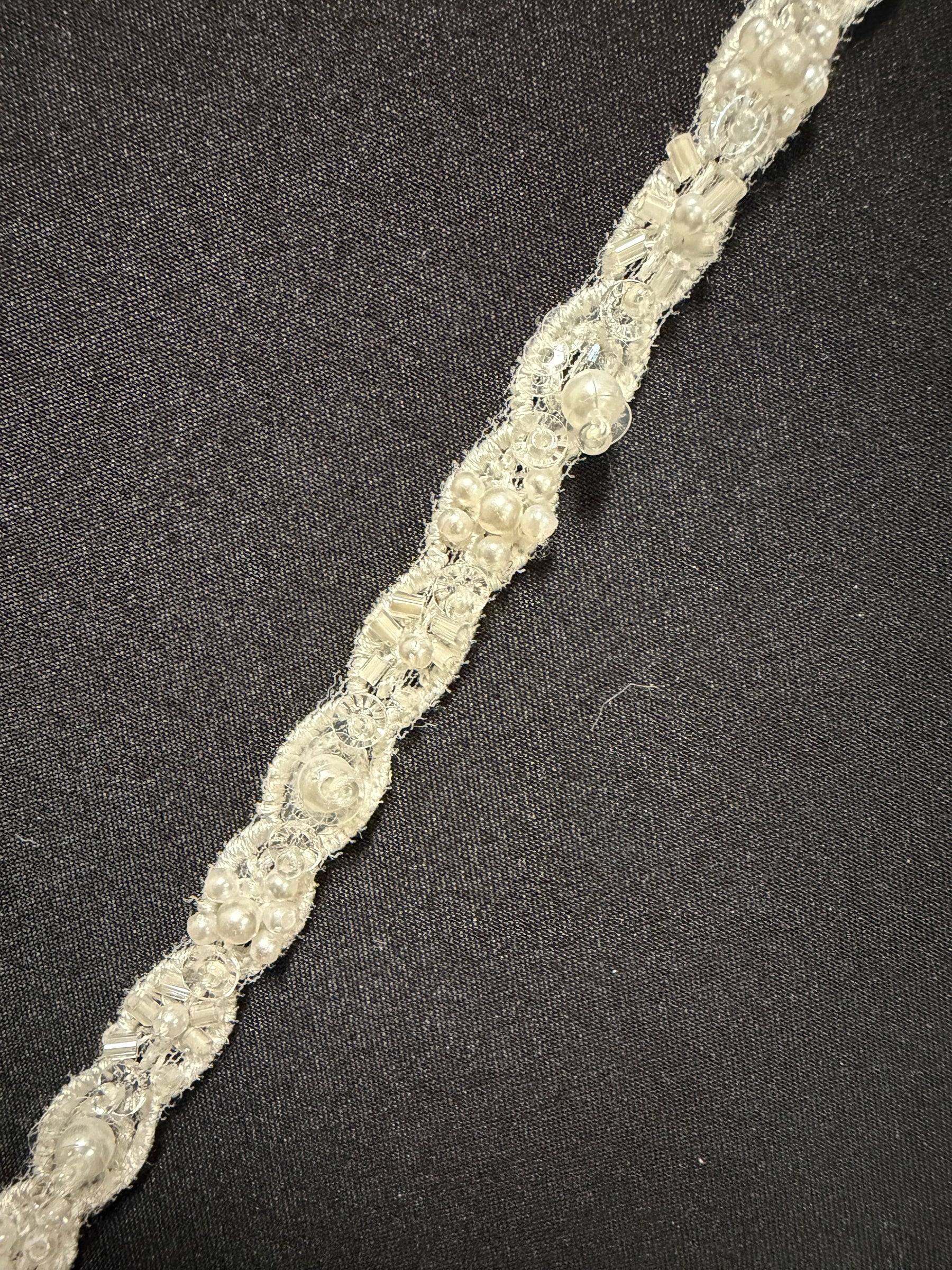 Bordure Ivoire Perles et Paillettes - T957