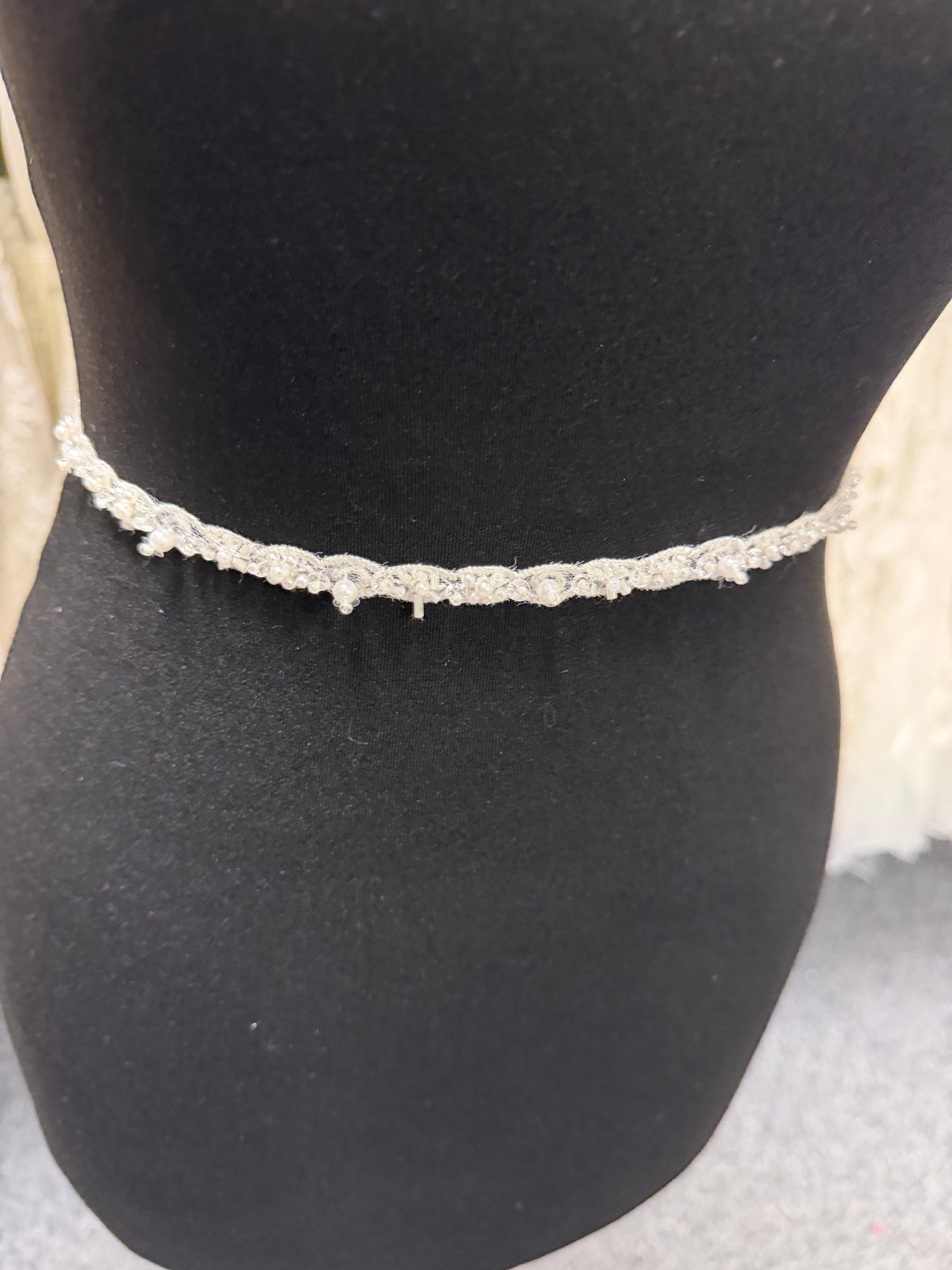 Bordure Ivoire Perles et Paillettes - T957