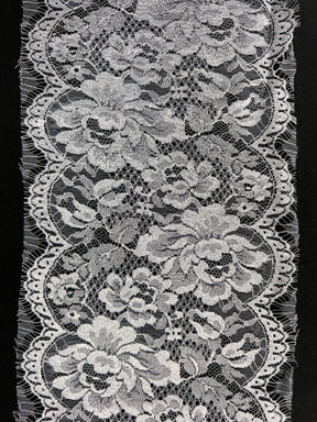 Bordure en dentelle française blanche - T878