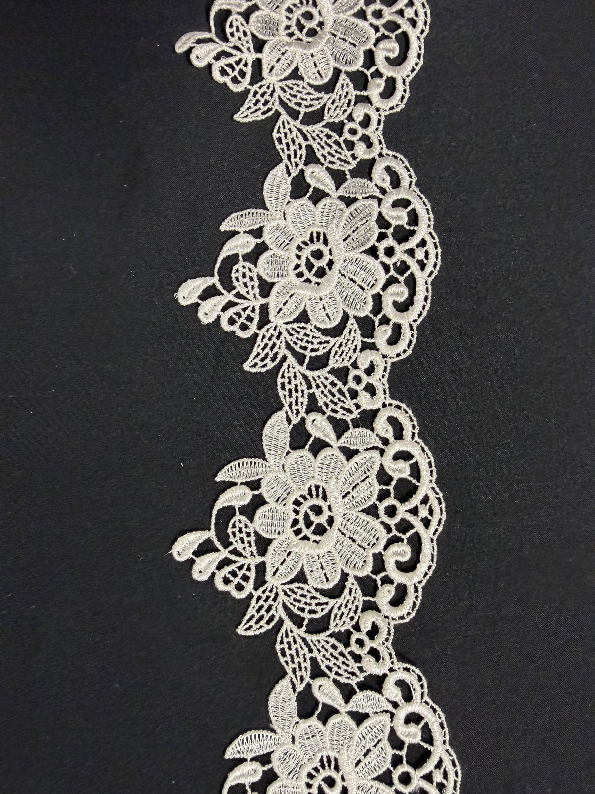 Bordure festonnée guipure ivoire - T827