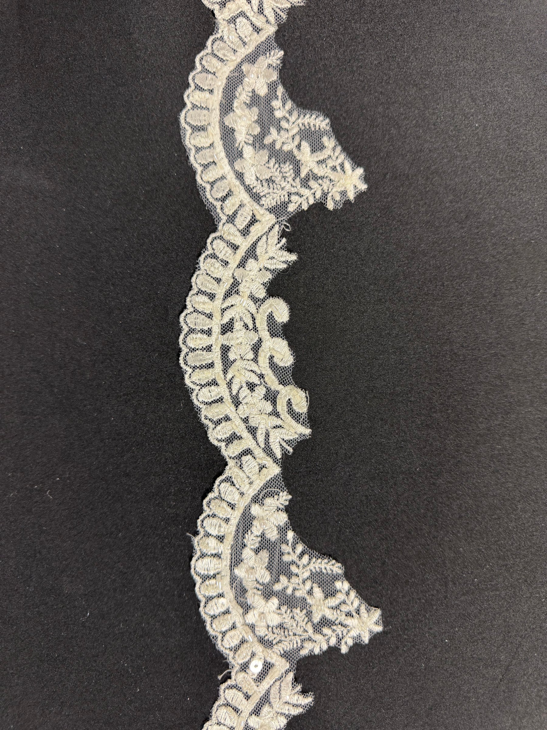 Garniture en perles et sequins ivoire - T838