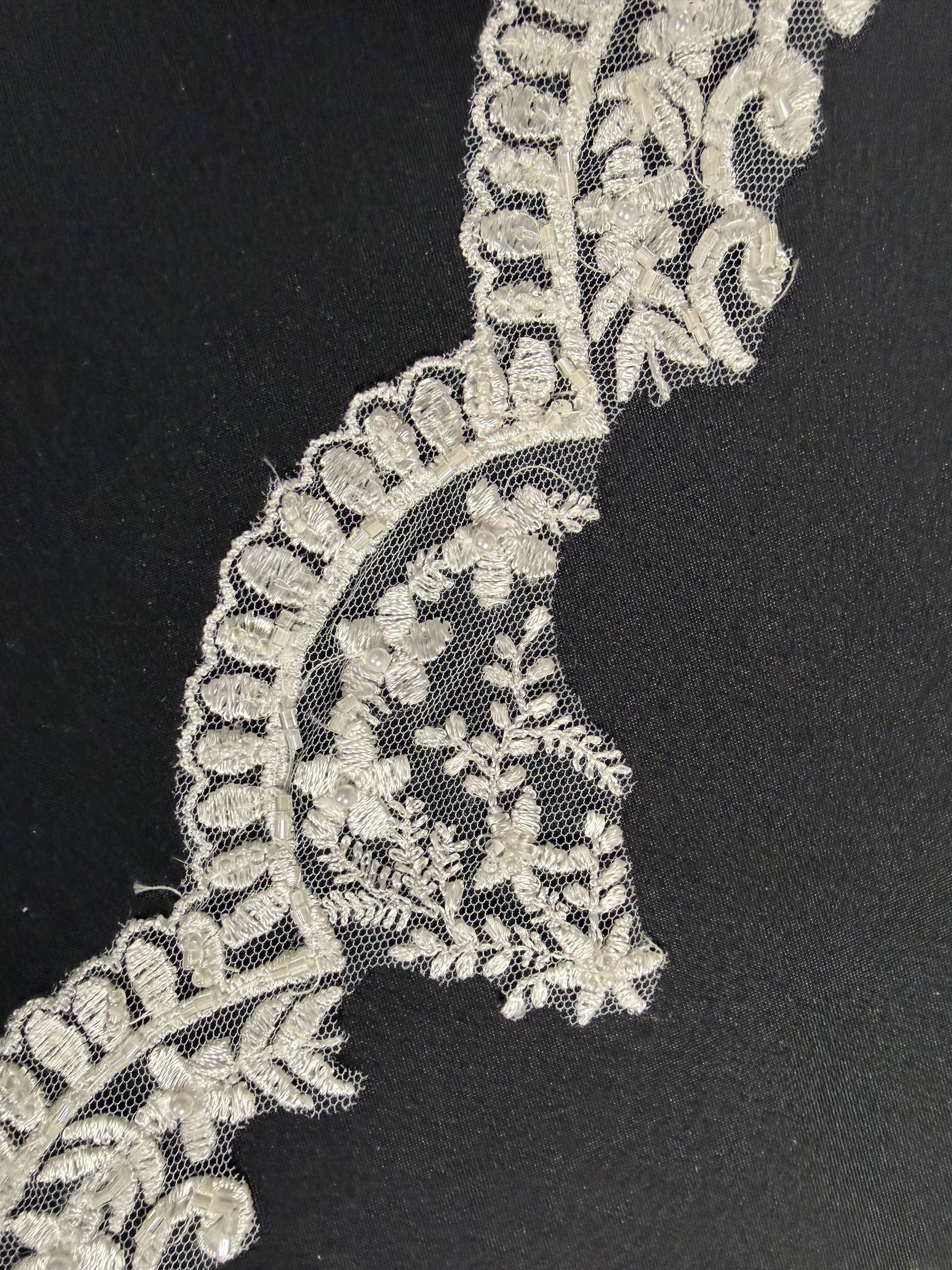 Garniture en perles et sequins ivoire - T838