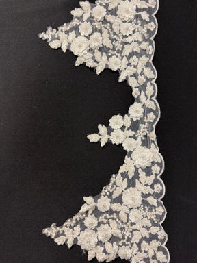 Bordure de perles et de paillettes 3D ivoire - T825