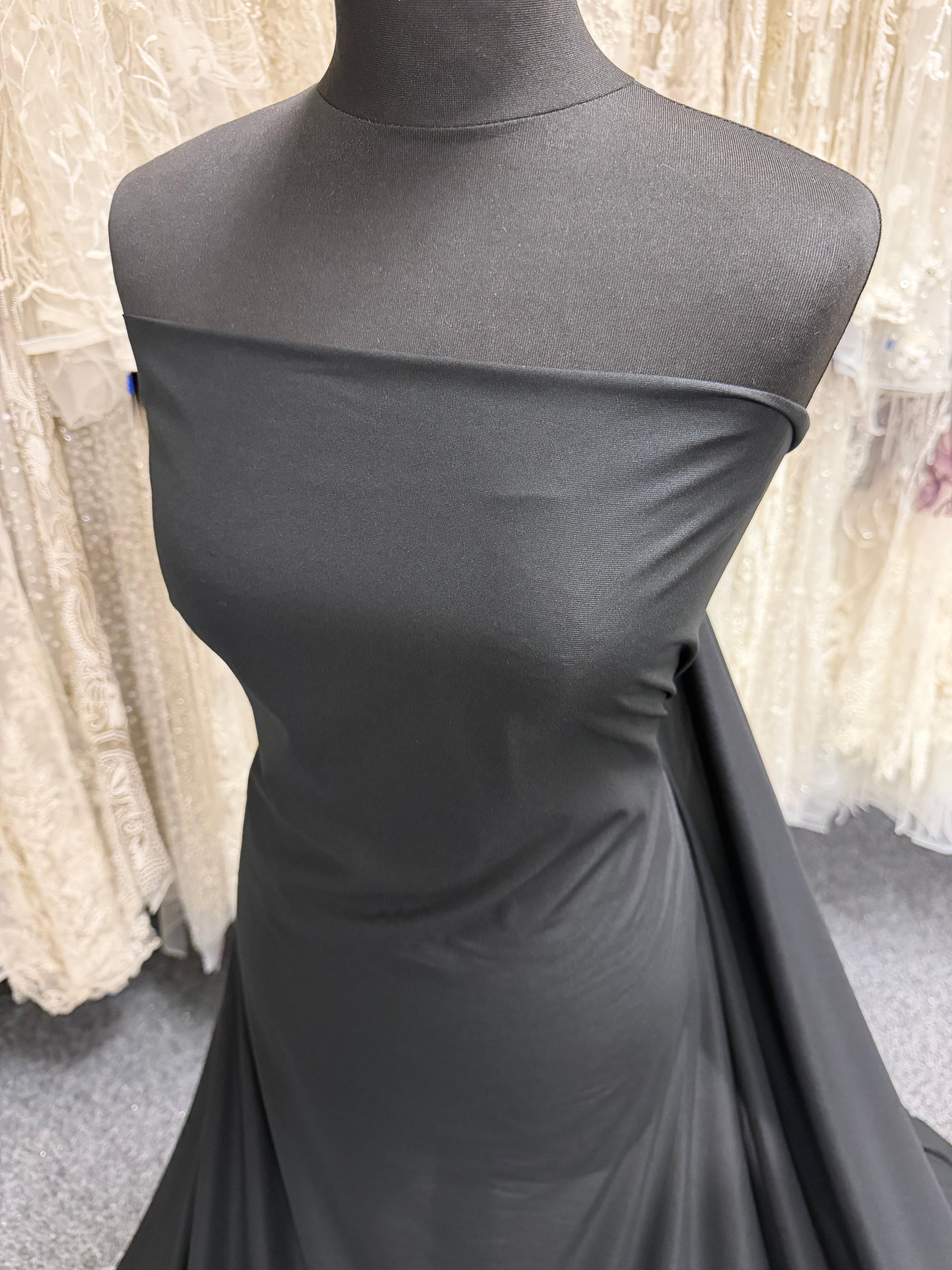 Non-tissé thermocollant noir - IN0001