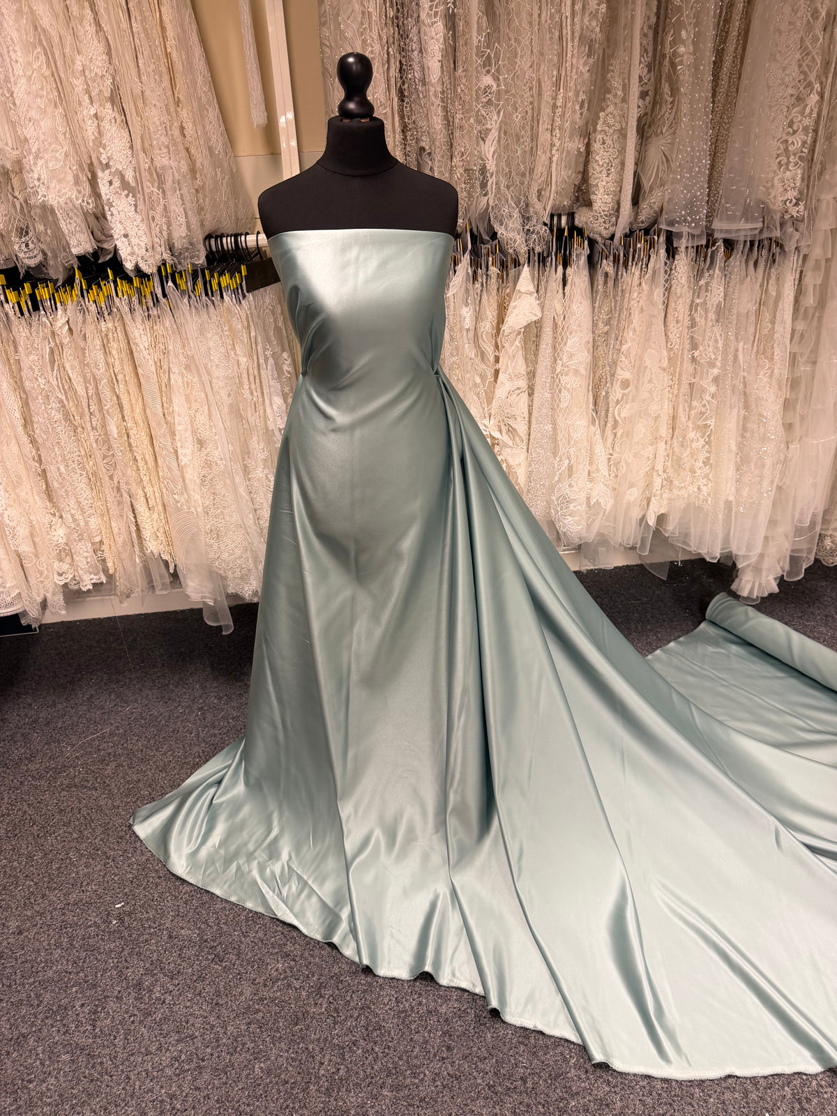 Satin duchesse en polyester vert brumeux - P42