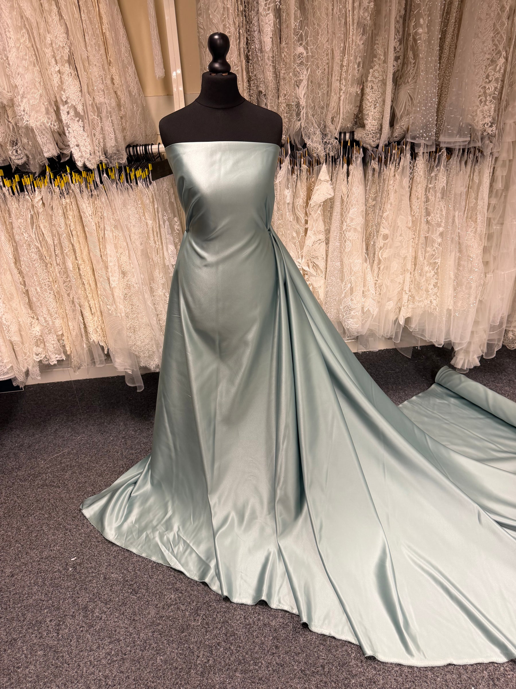 Satin duchesse en polyester vert brumeux - P42