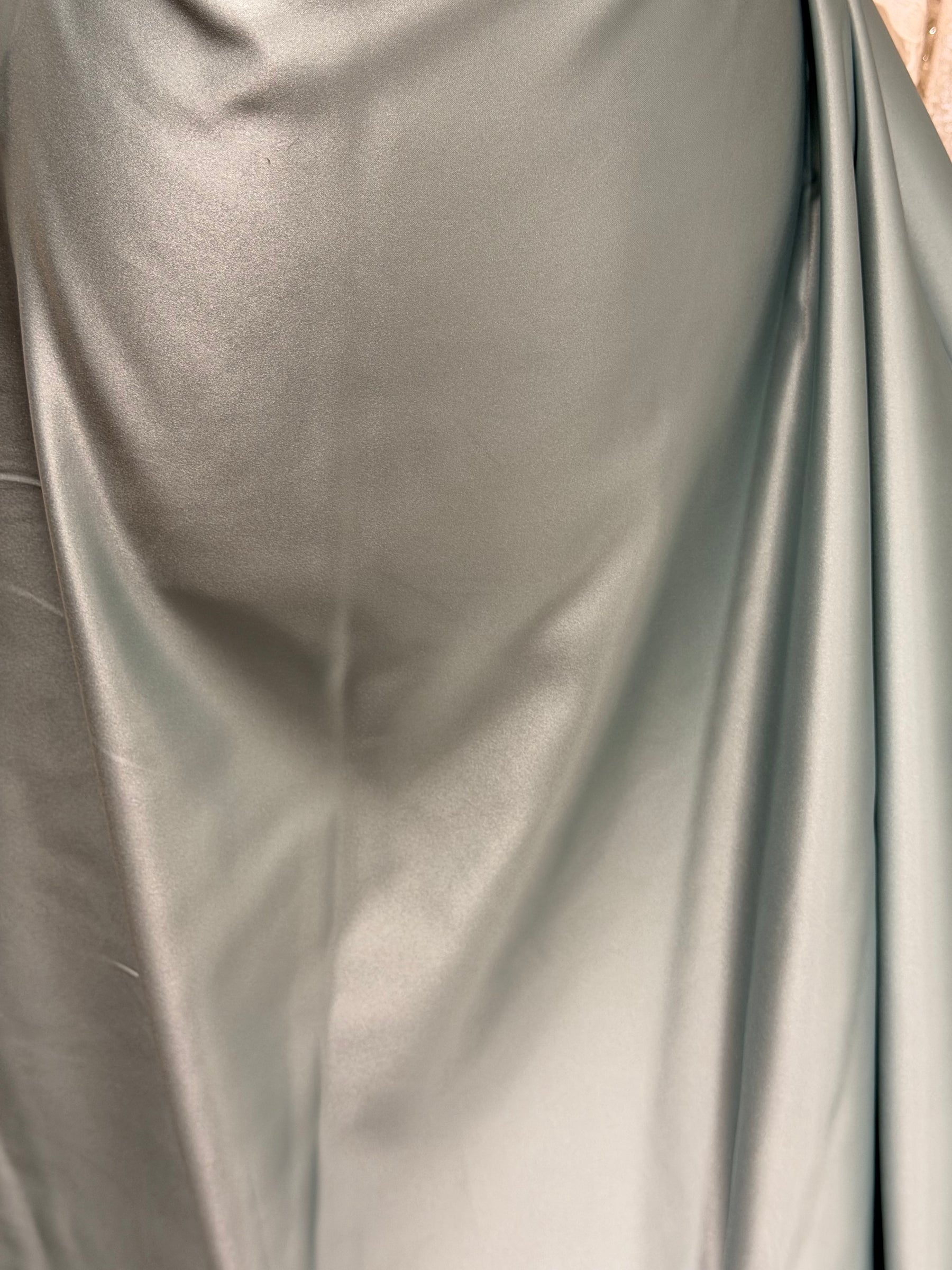 Satin duchesse en polyester vert brumeux - P42