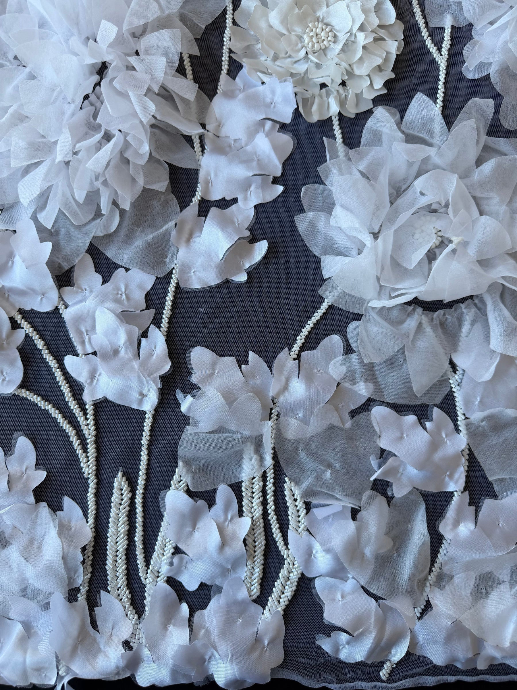 Tulle ivoire brodé de perles 3D - EB1109