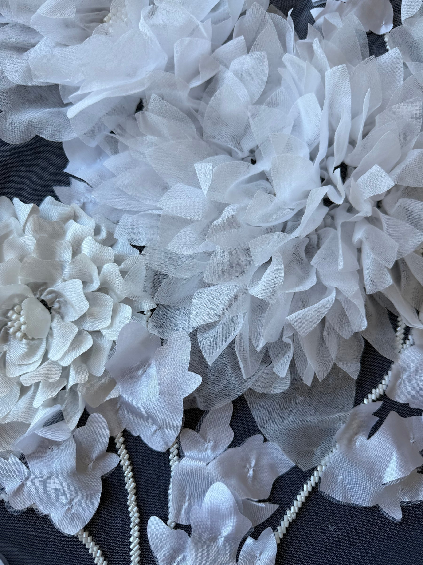 Tulle ivoire brodé de perles 3D - EB1109