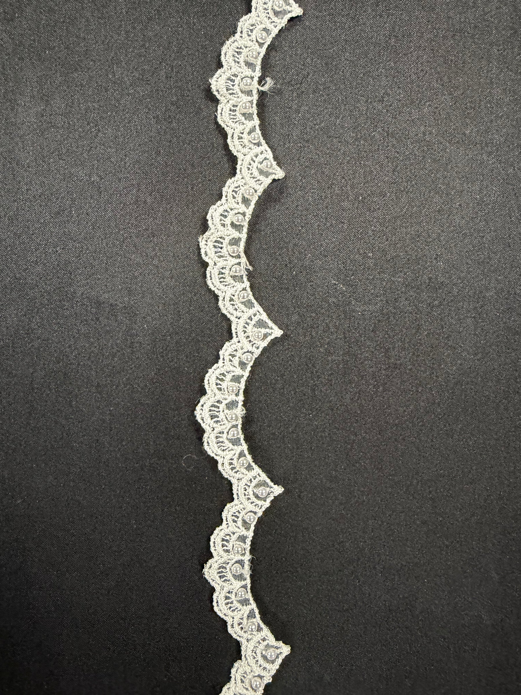 Bordure en dentelle perlée ivoire - T17