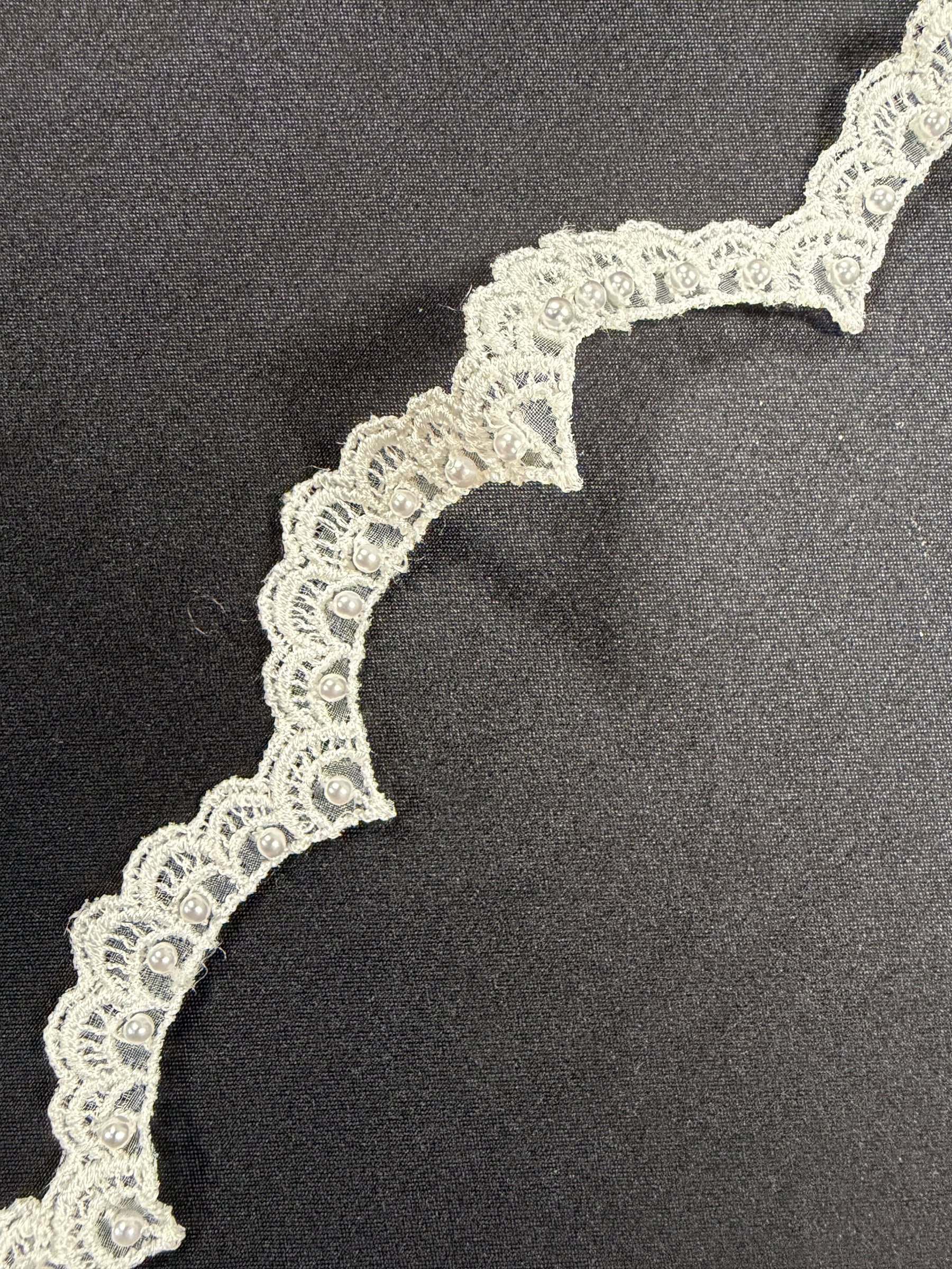 Bordure en dentelle perlée ivoire - T17