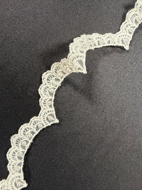 Bordure en dentelle perlée ivoire - T17