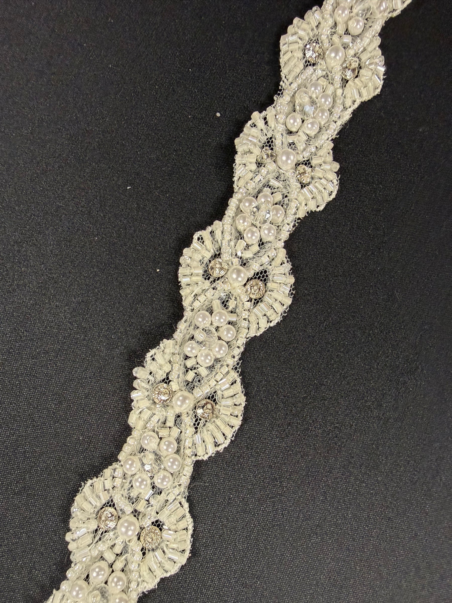 Bordure perlée et pailletée ivoire - T836