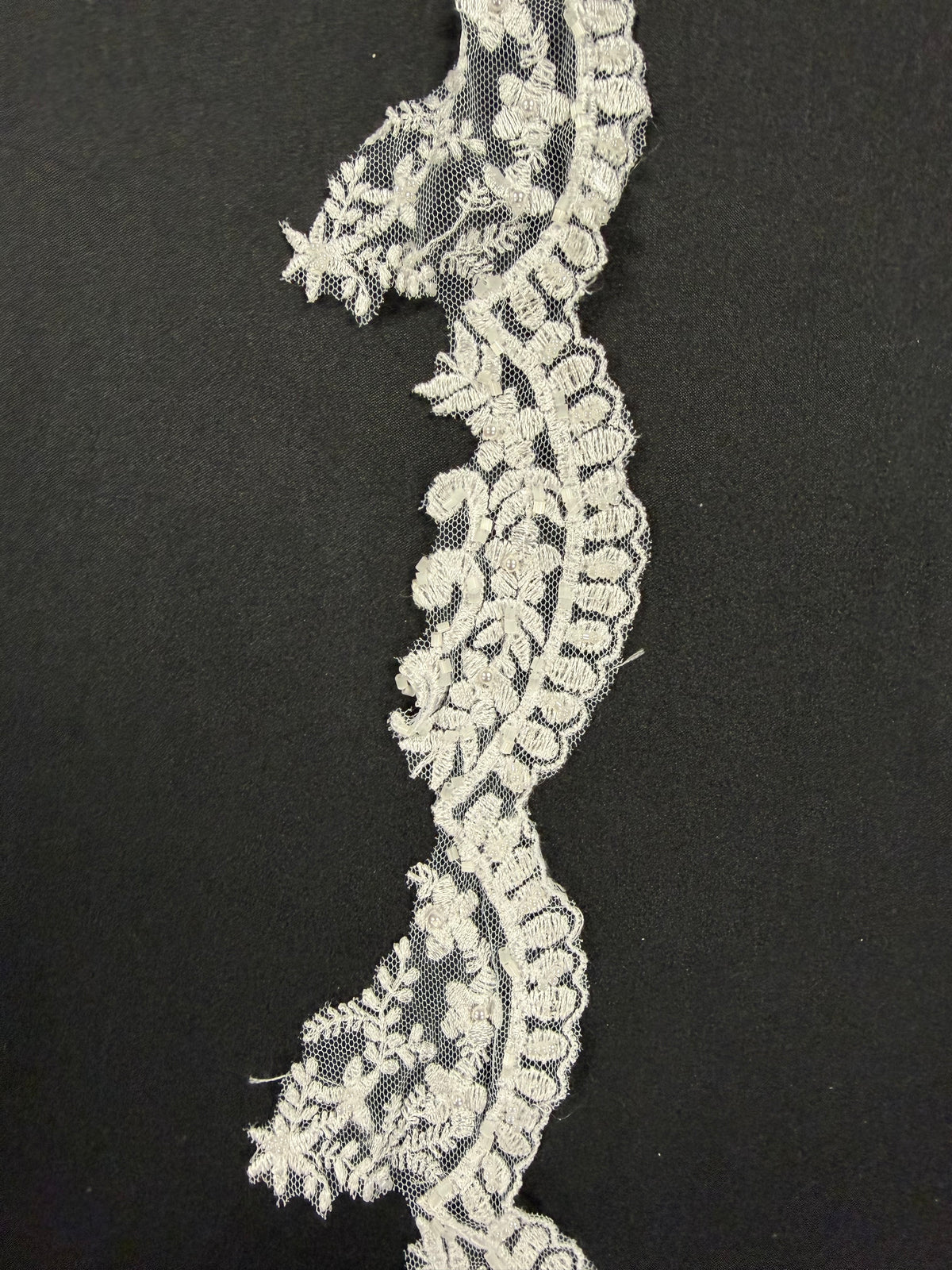 Bordure à perles et sequins blancs - T838