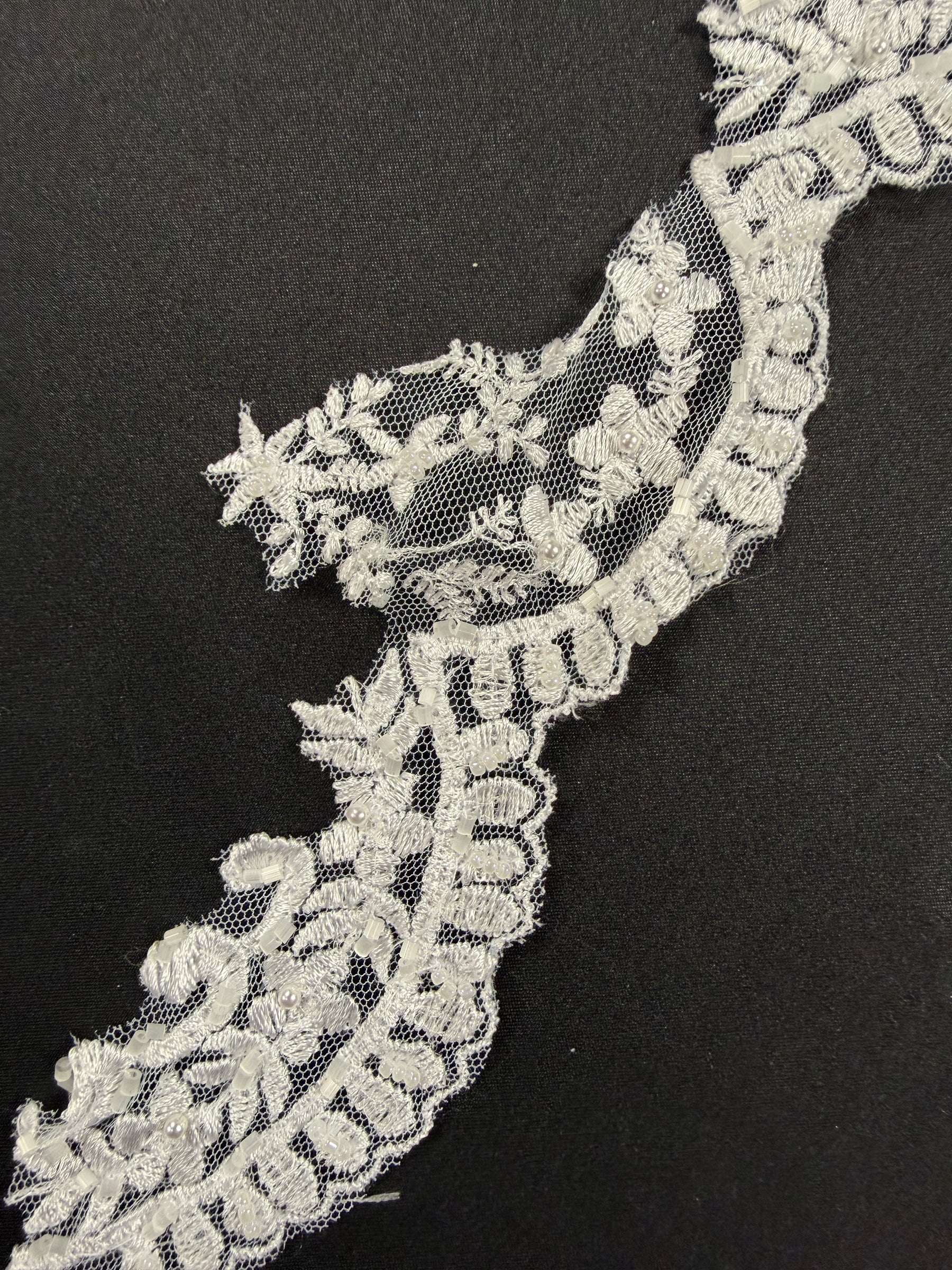 Bordure à perles et sequins blancs - T838