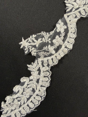 Bordure à perles et sequins blancs - T838