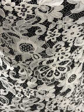 Dentelle Chantilly ivoire - P297